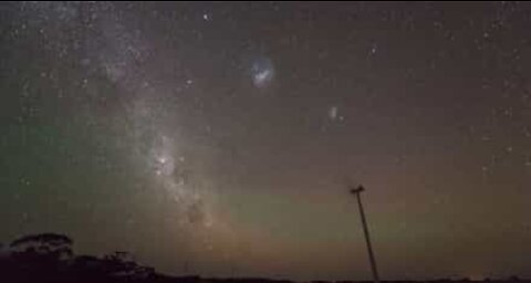 Time-lapse footage of meteor shower in Australia