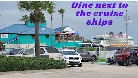 Review of Fishlips Waterfront Restaurant in Port Canaveral. Watch the Cruise ships while you Dine!
