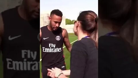 I think Neymar likes this PSG reporter 😏 #shorts #neymar