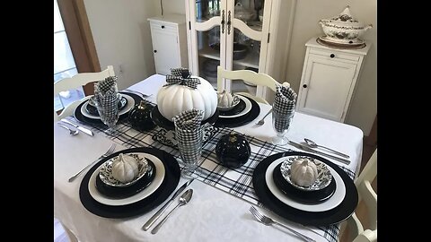 October Black and white table scape