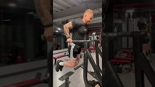 THIS IS HOW TO BUILD THE BIGGEST TRICEPS #youtuber #fitnesslife #gymworkout #viral #gym #gymroutine