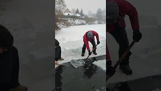 Black guy lifting Big ICE from the Ice hole | 21.12.22