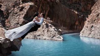 Couple make a big splash for perfect wedding photograph