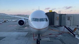 United Boeing 777-300 at San Francisco- Nov 1st, 2022