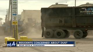 Residents concerned with neighborhood's dust