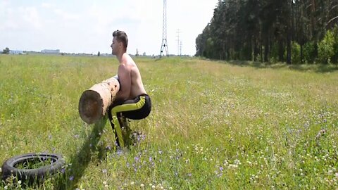 #Fitness Nature,Tree stump training to strengthen muscles thighs and muscles knees and muscles butt