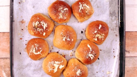These pizza bomb snacks are incredibly easy and SO delicious!