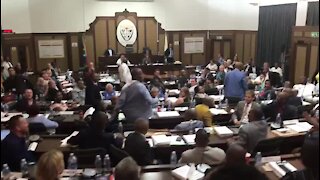 UPDATE 2 - Eight hours of disruption and screaming at Nelson Mandela Bay council meeting (PhK)