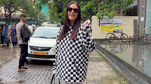 Neha Dhupia को पैपराजी की किस बात पर आया मजा, ट्राउसर में एकट्रेस लगी कूल 🤩💖📸