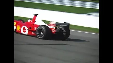 Em 2002 Barrichello e Schumacher com 2 Ferraris cruzaram 0s011 de diferença