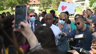 KCMO Mayor Quinton Lucas addresses protesters