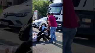 Woman DRAGS this chick off the street