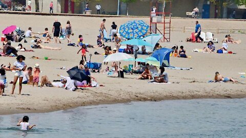Woodbine Beach Is Absolutely Packed This Weekend & Police Are Issuing Tickets