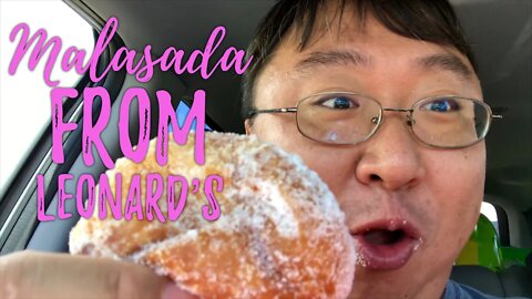 Trying malasada donuts from Leonard’s Bakery in Hawaii