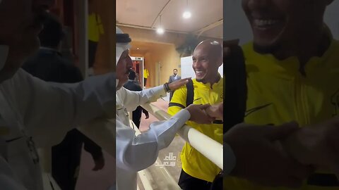 Cuidado aí, Fabinho! 👀😂 Após estreia no Al Ittihad, Fabinho ganhou um relógio de um jornalista...