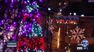Aurora family uses Christmas light display to give back to special organization