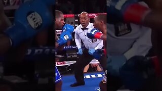 Hands Down, The GREATEST Referee In Boxing😂 #boxing