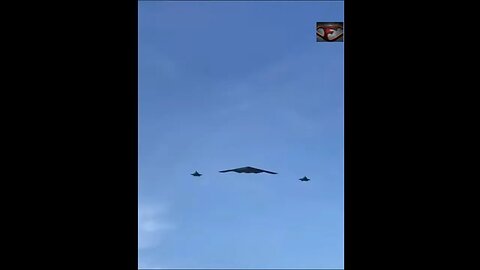2 F 35s escorts Stealth Bomber #shorts #military #flex