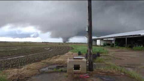 Man films formation of tornado in Kansas