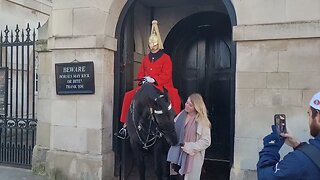 The horse bites and pulls the tourist coat almost pulling it off her #thekingsguard