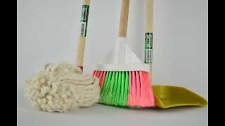 Man finds comic solution for broken mop