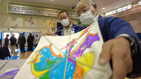 Camp Zama community members make kites with Sagamihara Giant Kite Preservation Association