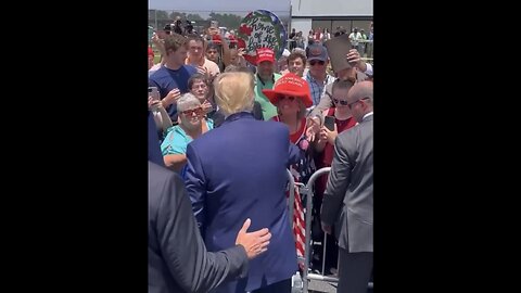 TRUMP❤️🇺🇸🥇IS LOVED🤍🇺🇸🦸‍♂️🤳BY THE PEOPLE💙🇺🇸🏅🏛️⭐️