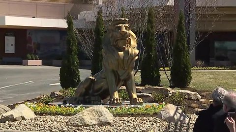 MGM Northfield Park opens, lion statue unveiled
