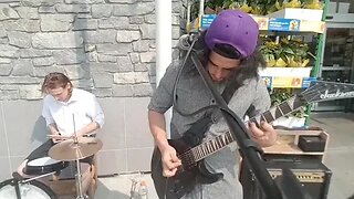 Random Shred from Samurai Smokes busking 🤘