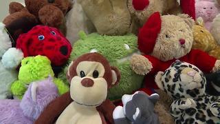 Teddy bear donations honor plane crash victims | Digital Short