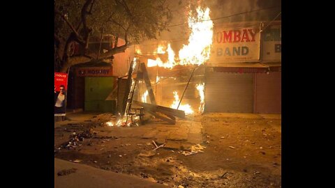 Huge fire breaks out at sakchi fruit market in Jamshedpur