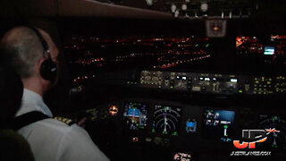 Boeing 777 Night Landing