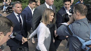 Lori Loughlin And Husband To Plead Guilty In Admissions Scandal