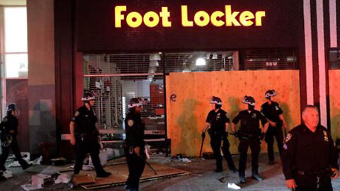Foot Locker to Close Hundreds of Mall Locations