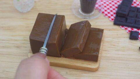 How To Make Delicious Chocolate in Miniature Kitchen with Only Few Ingredients