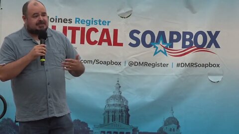 Ryan Melton speaks at the Des Moines Register Political Soapbox during the Iowa State Fair：/10