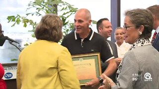Air traffic controllers honored for helping passenger land plane