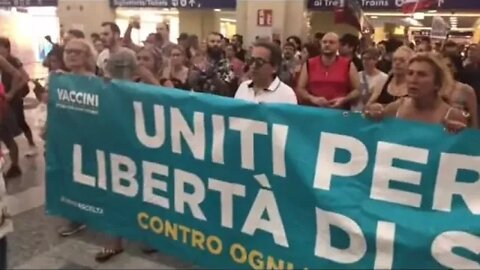 Manifestazione green pass Torino Porta Nuova agosto 2021 pt2