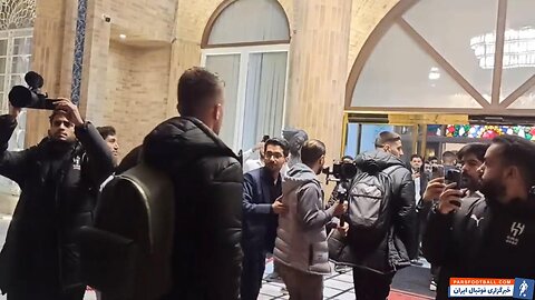 ورود کاروان الهلال به هتل با شعار هواداران سپاهان