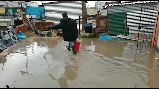 Torrential rains in Cape Town cause flooding and power outages (iUq)