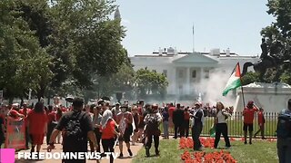 Thousands of democrat terrorists surround the White House. An actual Insurrection