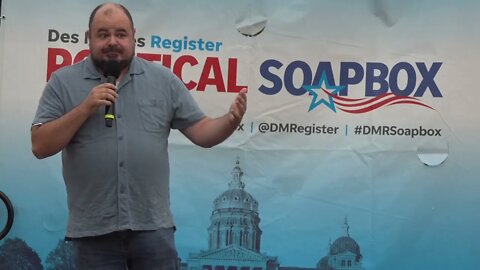 Ryan Melton speaks at the Des Moines Register Political Soapbox during the Iowa State Fair：/06