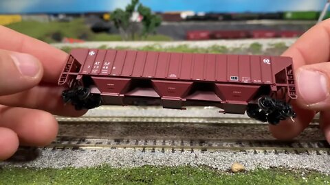Rolling Stock Review: N Scale Red Caboose Santa Fe 4750 Covered Hopper