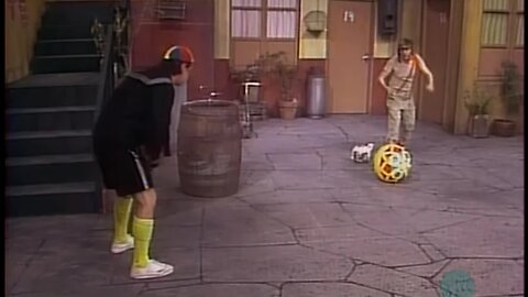 CHAVES - Episódio #89 (1975) Jogando futebol