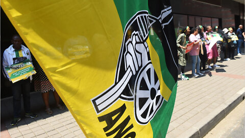Watch: ANC employees picket outside ANC HQ over unpaid salaries (1)