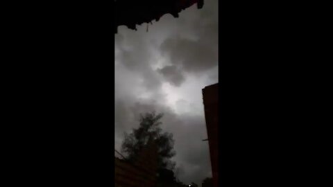 Watch rain, lightning and thunder in a terrible way