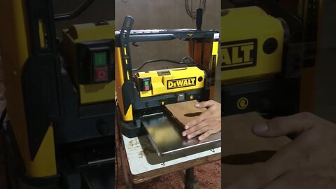 Essa Máquina é Bruta. DEWALT WD33 #shorts