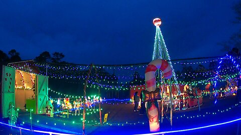 Driving Around Lake Linda’s Christmas Lights - Hampstead, North Carolina