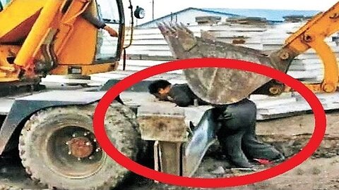 Oh No! Extremely Dangerous Excavator Fails & Heavy Equipment Gone Wrong