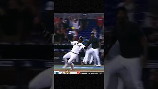 Marlins walk it off - 2 runs score on a tapper to the mound. Cardinals throw it away